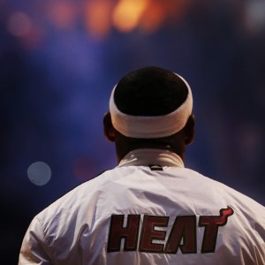 开云官网-红牌风暴逆转之夜，热刺争议判罚成就尤文图斯史诗翻盘，红牌争议下的转折点，热刺溃败成就尤文图斯逆转传奇